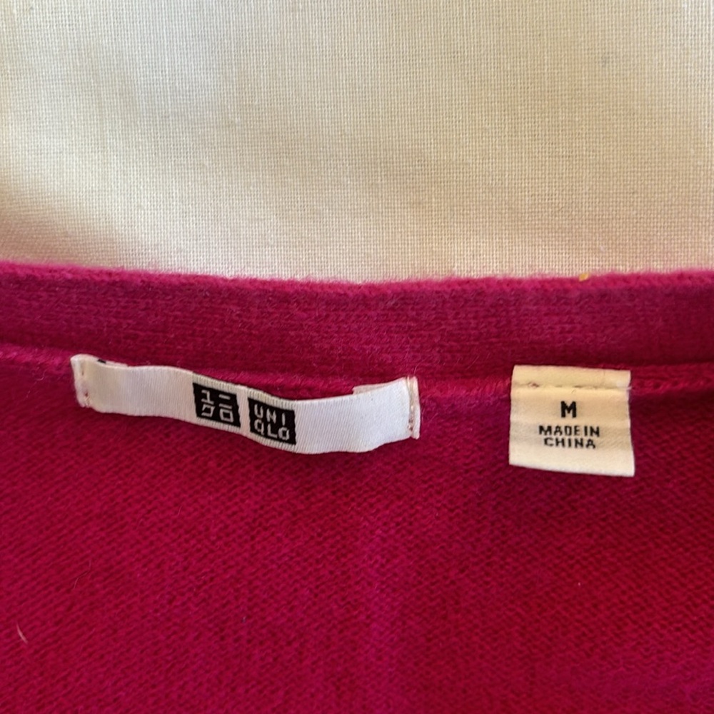 NWOT cashmere Uniqlo v neck sweater - Picture 4 of 5